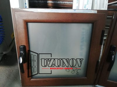 PVC прозорци с двуосово отваряне цветни